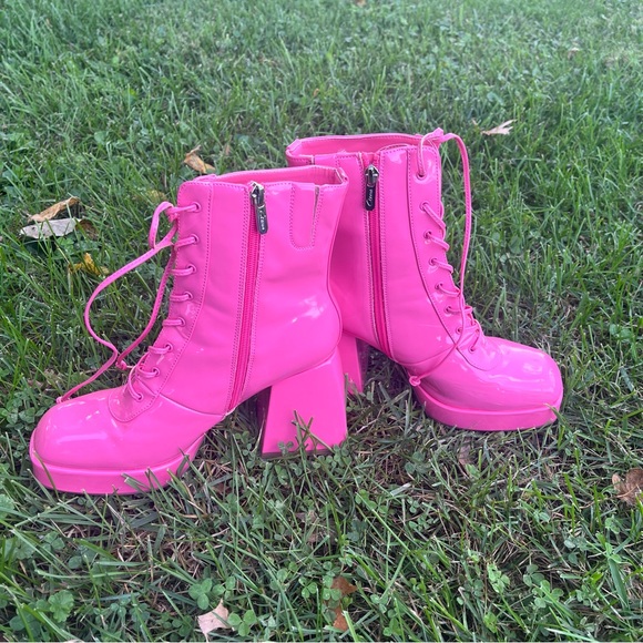 Boots - Picture 6 of 10